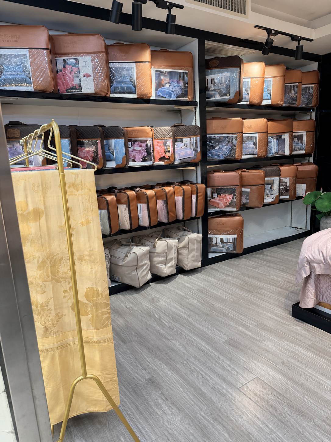 七彩家纺总部折扣中心（鲤城区）套件陈列